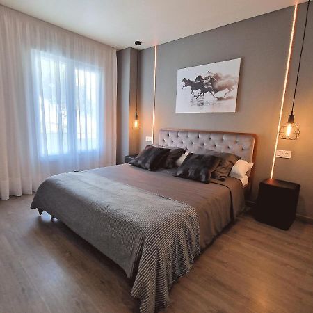 Emerald Apartment - Spacious Modern 2 Bedroom ベナルマデナ エクステリア 写真