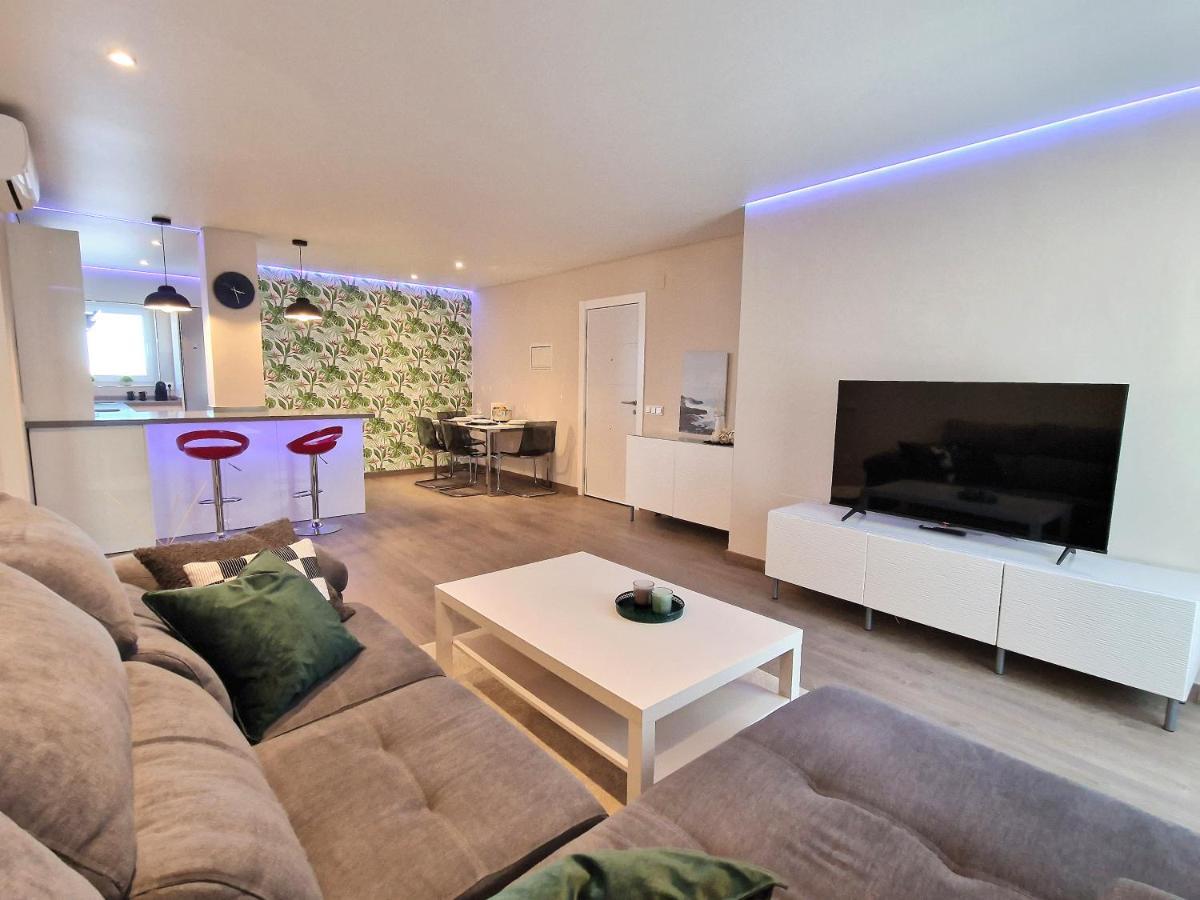 Emerald Apartment - Spacious Modern 2 Bedroom ベナルマデナ エクステリア 写真