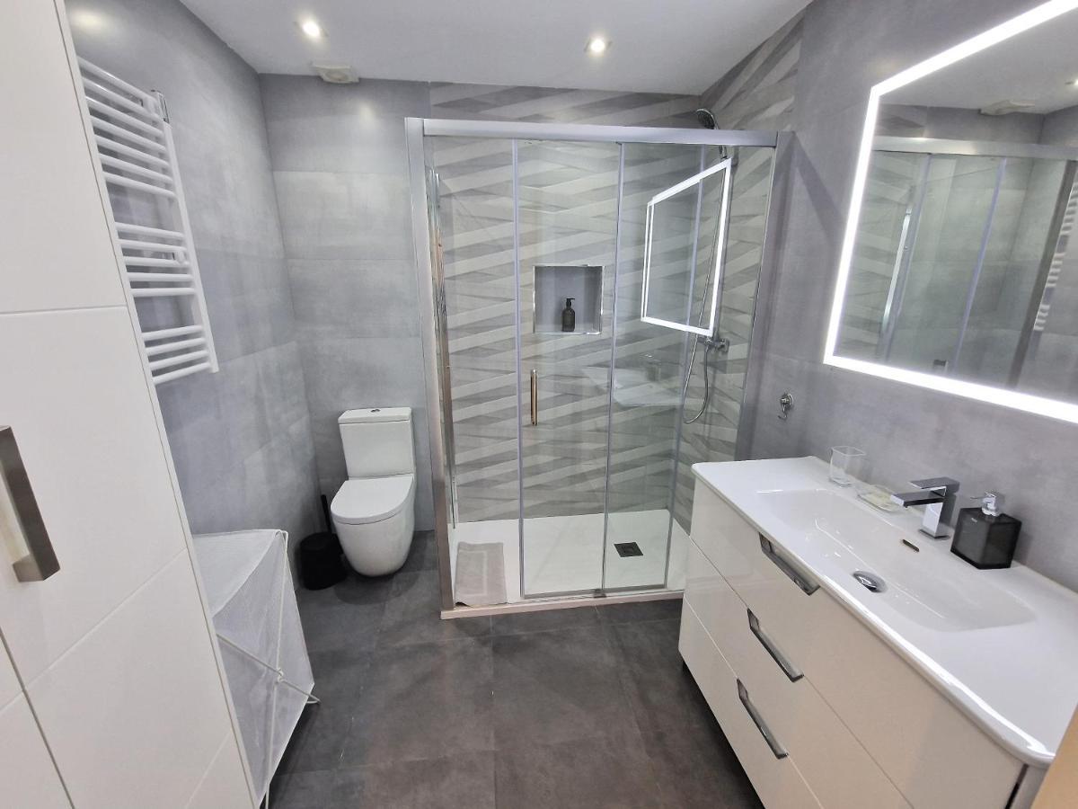 Emerald Apartment - Spacious Modern 2 Bedroom ベナルマデナ エクステリア 写真
