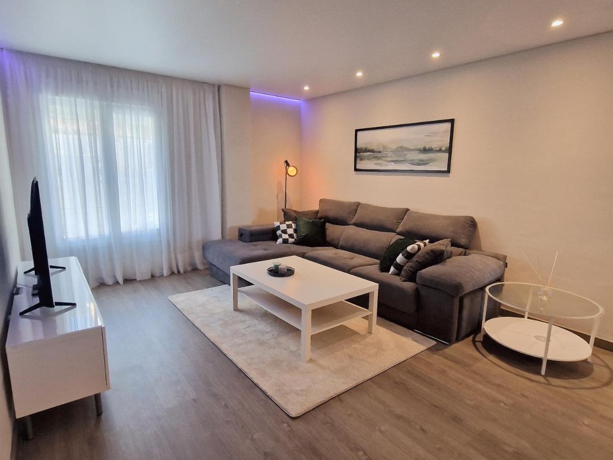 Emerald Apartment - Spacious Modern 2 Bedroom ベナルマデナ エクステリア 写真