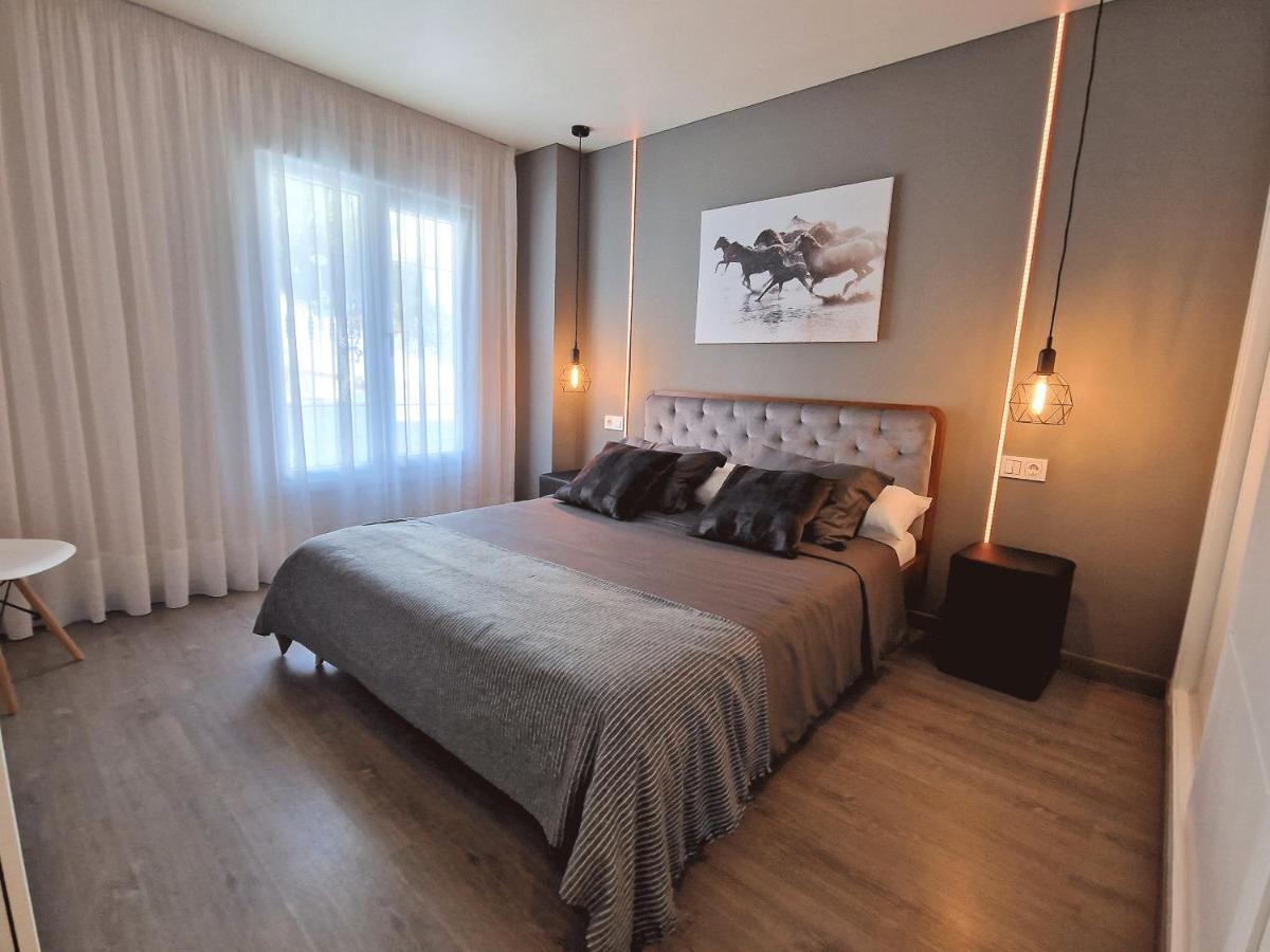 Emerald Apartment - Spacious Modern 2 Bedroom ベナルマデナ エクステリア 写真