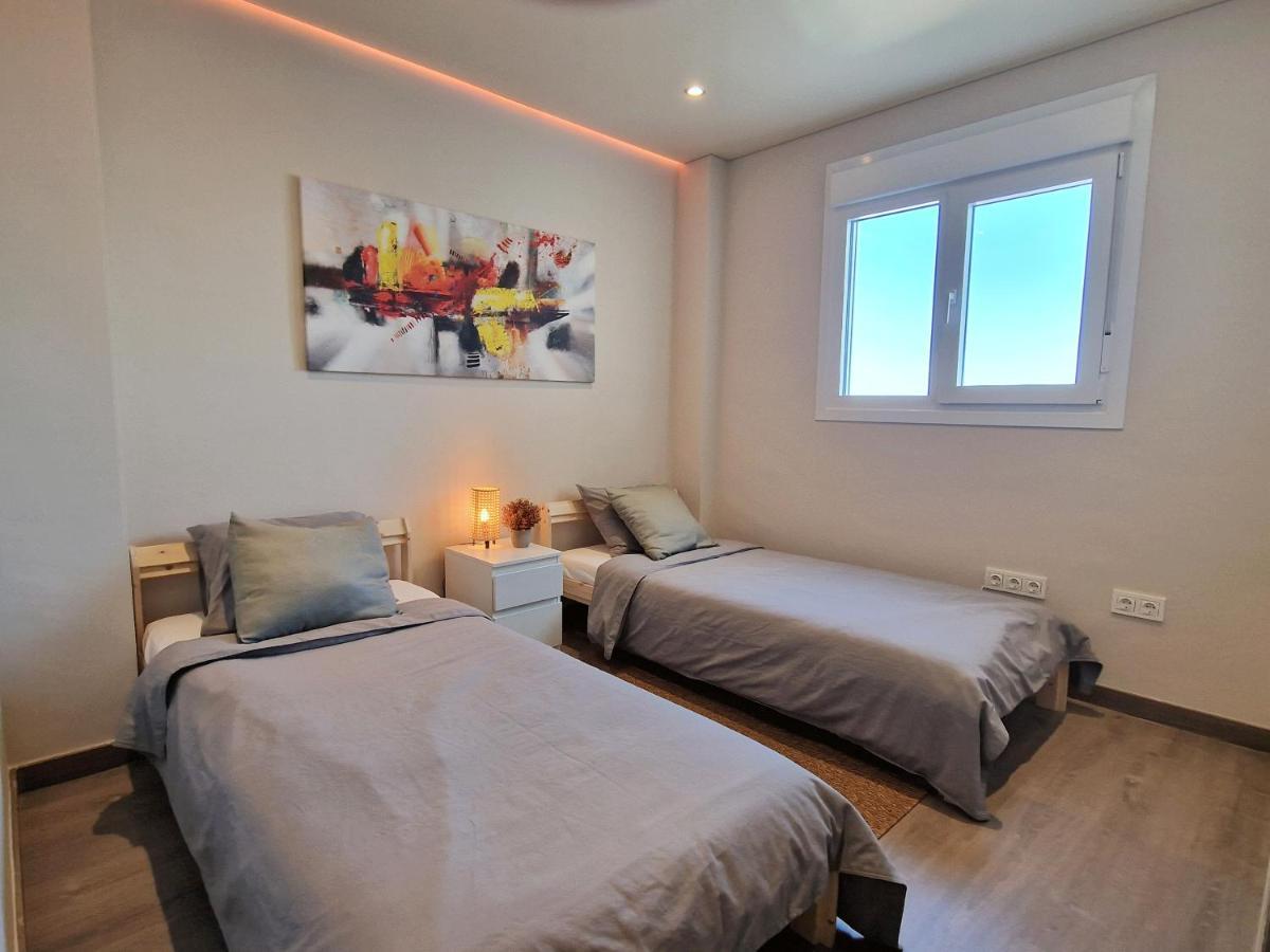 Emerald Apartment - Spacious Modern 2 Bedroom ベナルマデナ エクステリア 写真